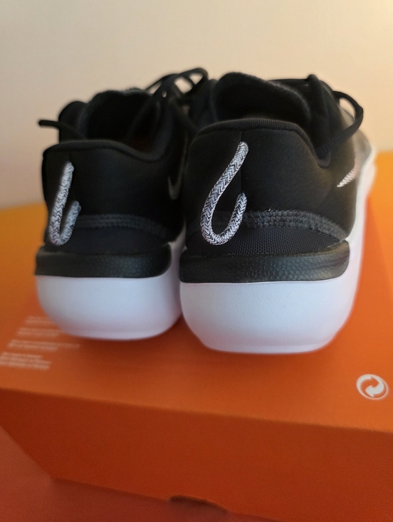 Brand New- Nike Flex Run. Size 10.5 Mens main image 8